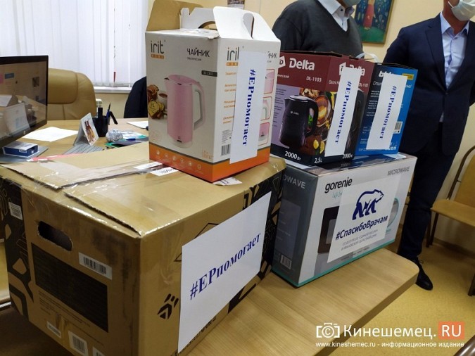 Единороссы подарили кинешемским медикам бытовую технику фото 5