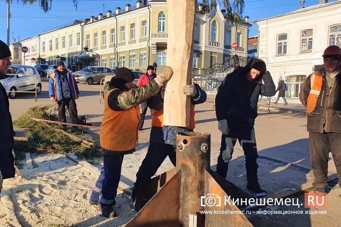 В УГХ уверены, что главной новогодней елке ветер не помеха фото 7