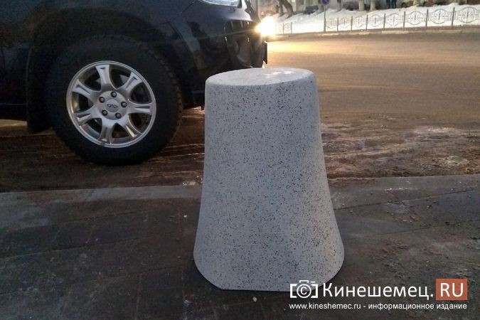 Доступ автотранспорта на площадку у памятника Ленину закрыли боллардами фото 6