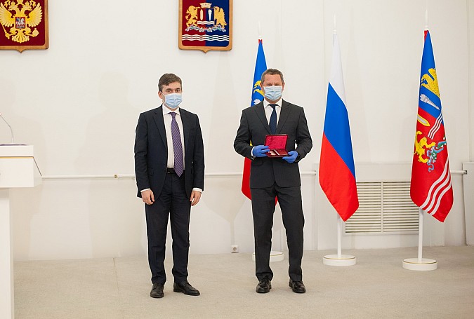 Главврач ЦРБ Сергей Аминодов получил из рук губернатора орден Пирогова фото 2