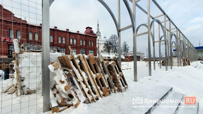 В Кинешме разбирают саркофаг из досок над новым фонтаном фото 8