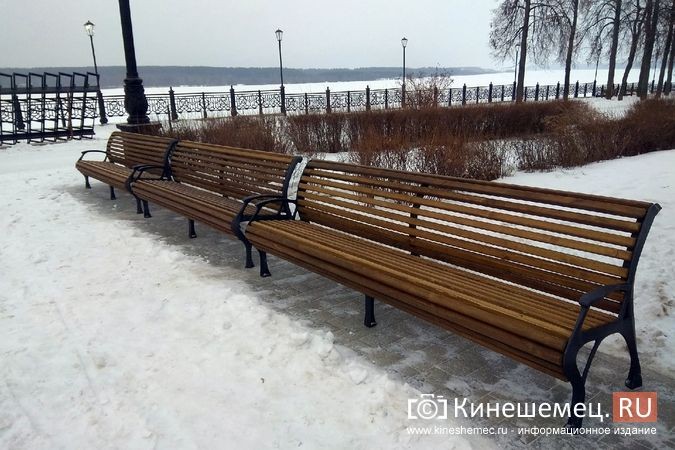 На Волжском бульваре установили 72 скамейки по демократичным ценам фото 6