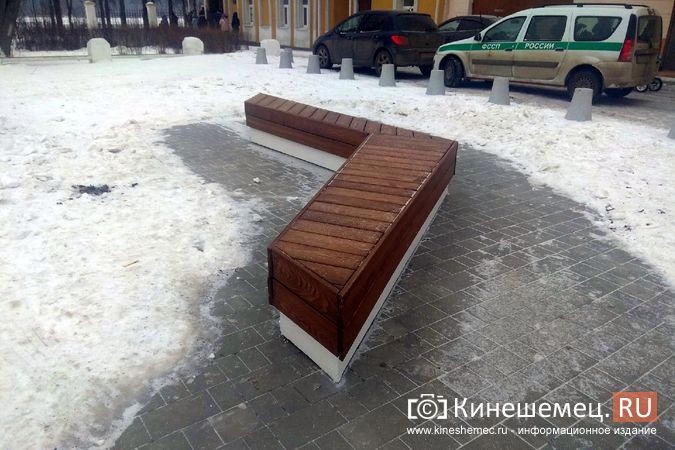 На Волжском бульваре установили 72 скамейки по демократичным ценам фото 10