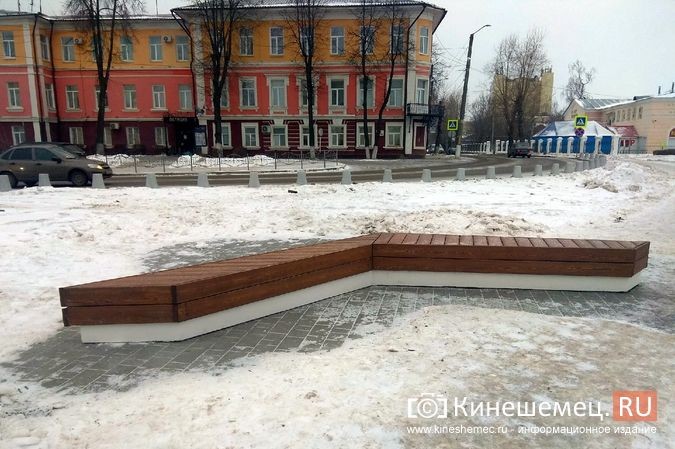 На Волжском бульваре установили 72 скамейки по демократичным ценам фото 9