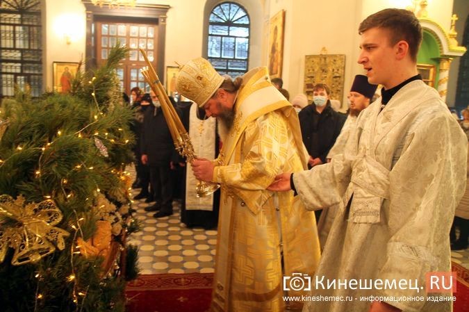 В православных храмах Кинешмы прошли рождественские службы фото 16