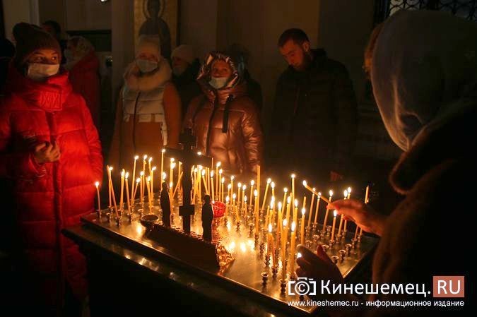 В православных храмах Кинешмы прошли рождественские службы фото 4