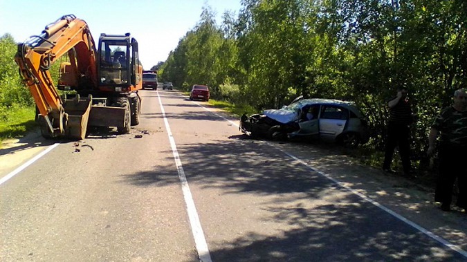 В Ивановской области «Киа» врезалась в экскаватор фото 5