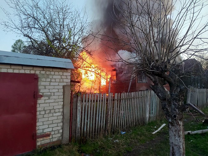 Вечером 11 мая в Кинешме на ул.Полины Осипенко горел дом с пристройкой фото 2