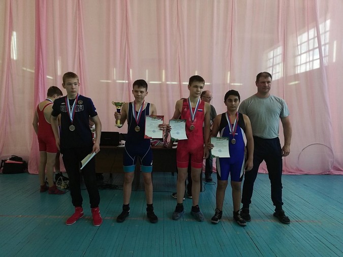 16 мая борцы из Кинешмы стали победителями и призерами турнира по вольной борьбе фото 2
