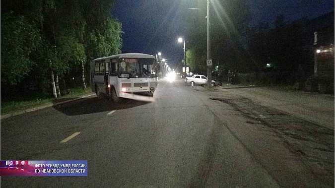 В Кинешме 22-летний водитель «ВАЗ-217030» въехал в автобус фото 2
