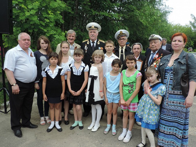 Воспитанники Кинешемского детского дома радостно приветствовали ветеранов фото 7