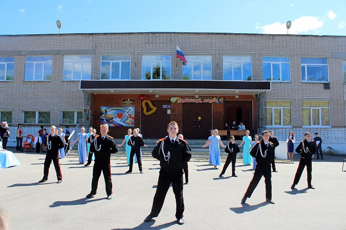 В кинешемской школе №18 им.Маршала Василевского состоялся кадетский бал фото 8