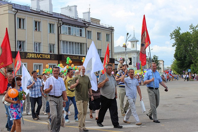 Более 2 000 кинешемцев прошли в праздничной колонне в День города фото 42
