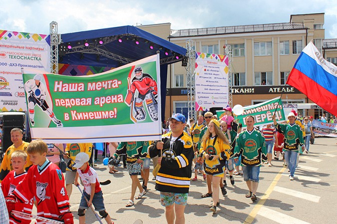 Более 2 000 кинешемцев прошли в праздничной колонне в День города фото 51