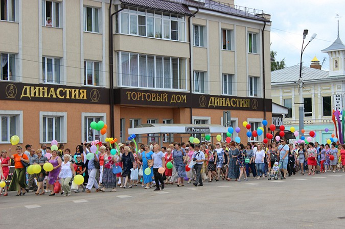 Более 2 000 кинешемцев прошли в праздничной колонне в День города фото 15