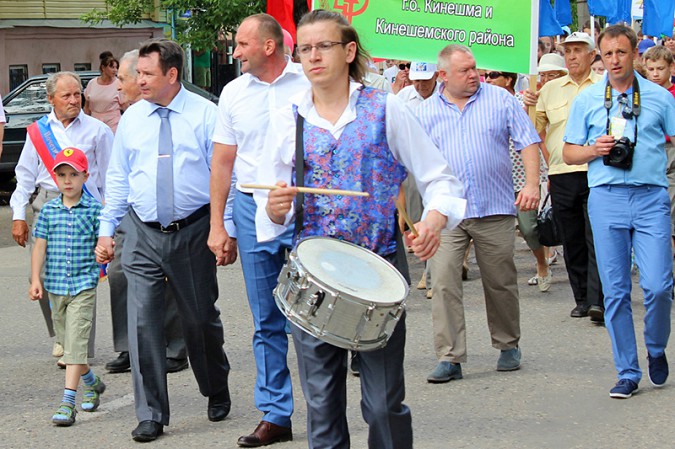 Более 2 000 кинешемцев прошли в праздничной колонне в День города фото 8