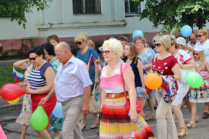 Более 2 000 кинешемцев прошли в праздничной колонне в День города фото 5