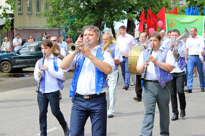 Более 2 000 кинешемцев прошли в праздничной колонне в День города фото 7
