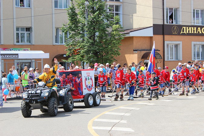 Более 2 000 кинешемцев прошли в праздничной колонне в День города фото 47