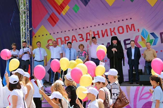 Более 2 000 кинешемцев прошли в праздничной колонне в День города фото 31