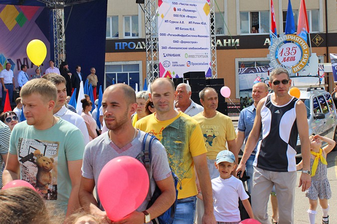 Более 2 000 кинешемцев прошли в праздничной колонне в День города фото 35