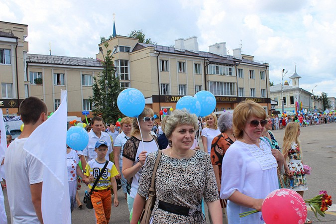 Более 2 000 кинешемцев прошли в праздничной колонне в День города фото 17