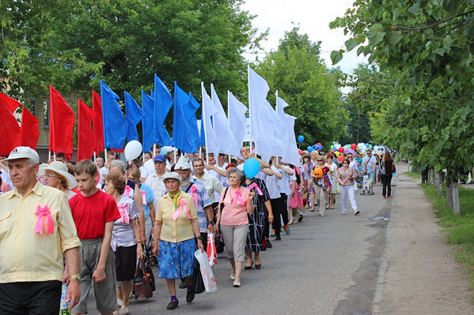 Более 2 000 кинешемцев прошли в праздничной колонне в День города фото 9