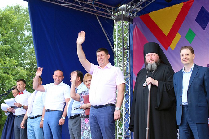 Более 2 000 кинешемцев прошли в праздничной колонне в День города фото 19