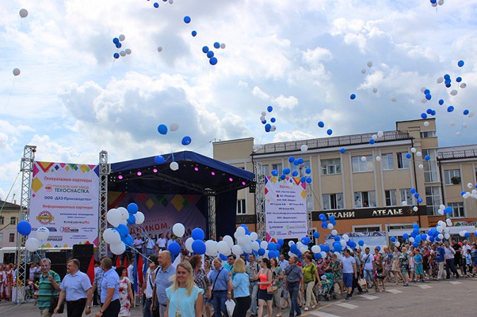 Более 2 000 кинешемцев прошли в праздничной колонне в День города фото 29