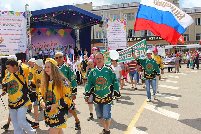 Более 2 000 кинешемцев прошли в праздничной колонне в День города фото 52
