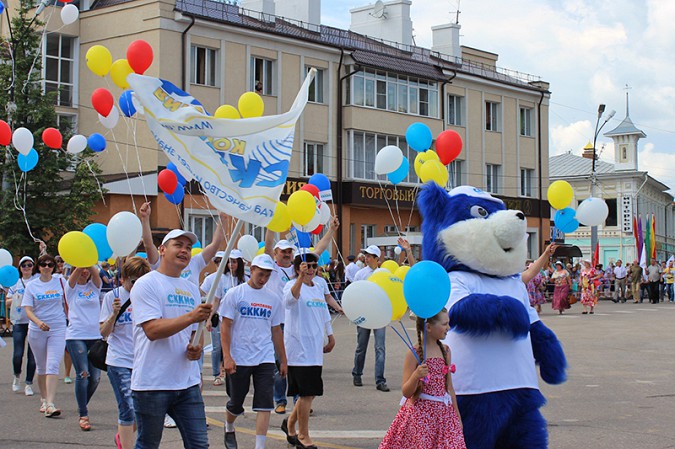 Более 2 000 кинешемцев прошли в праздничной колонне в День города фото 40