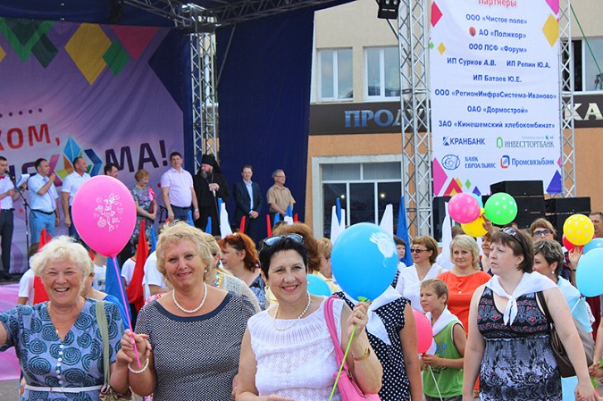 Более 2 000 кинешемцев прошли в праздничной колонне в День города фото 24