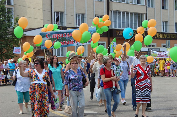 Более 2 000 кинешемцев прошли в праздничной колонне в День города фото 44