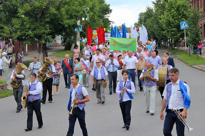 Более 2 000 кинешемцев прошли в праздничной колонне в День города фото 10