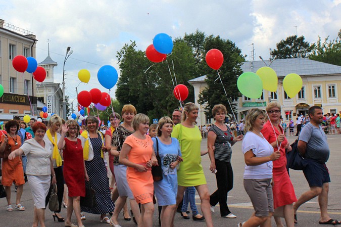 Более 2 000 кинешемцев прошли в праздничной колонне в День города фото 18