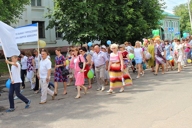 Более 2 000 кинешемцев прошли в праздничной колонне в День города фото 4