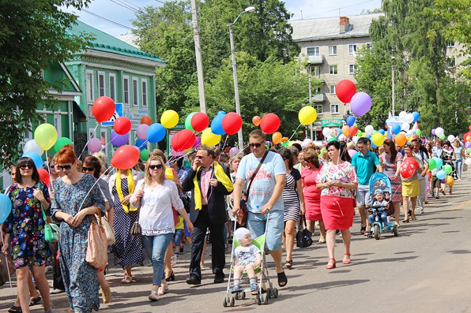 Более 2 000 кинешемцев прошли в праздничной колонне в День города фото 6
