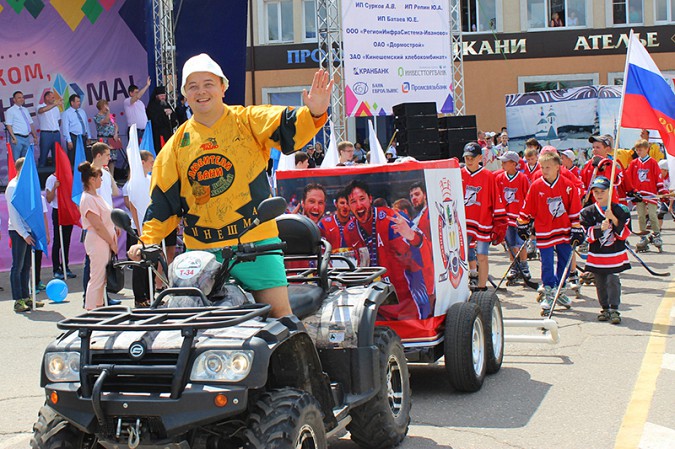 Более 2 000 кинешемцев прошли в праздничной колонне в День города фото 49