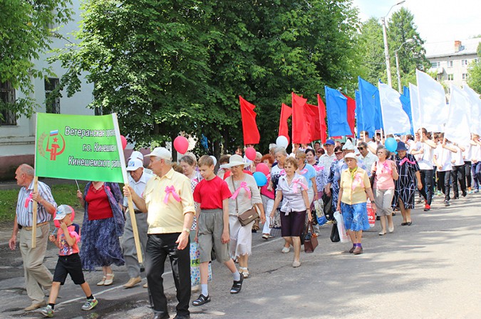 Более 2 000 кинешемцев прошли в праздничной колонне в День города фото 3