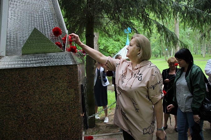 В Кинешме в День поминовения возложили цветы к местам битв ополченцев с поляками фото 5