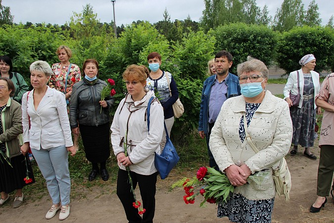 В Кинешме в День поминовения возложили цветы к местам битв ополченцев с поляками фото 8