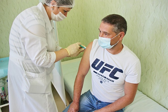 Работников Кинешемского горгаза массово вакцинируют от COVID-19 фото 5