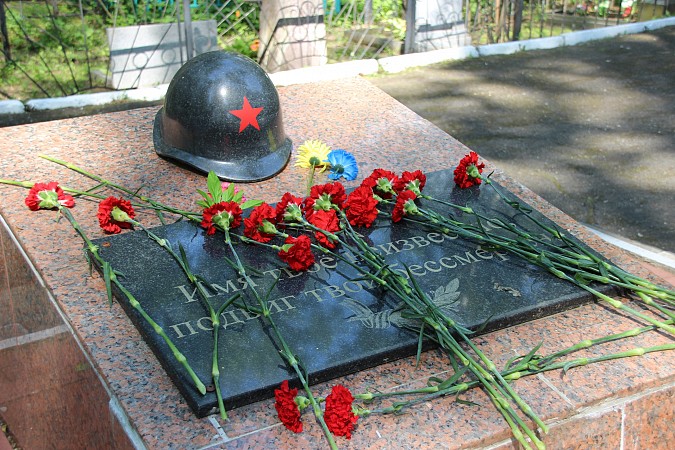 В Кинешме возложили цветы к обелиску «Всем сражавшимся за Отечество» фото 7