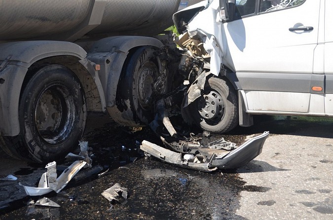 Автобус, в который врезался грузовик, ехал из Москвы в Кинешму фото 2