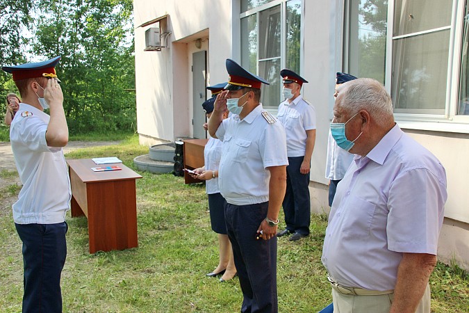 Мэр Кинешмы поздравил сотрудников ИК-3 с 97-летием учреждения фото 5