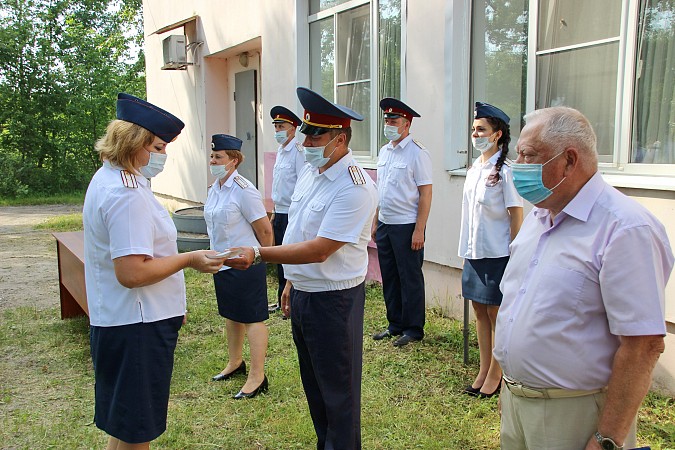 Мэр Кинешмы поздравил сотрудников ИК-3 с 97-летием учреждения фото 8