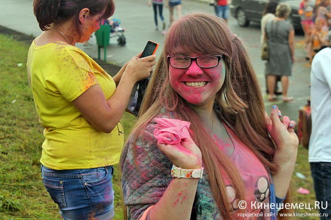 В День города сотни кинешемцев испачкались краской фото 31