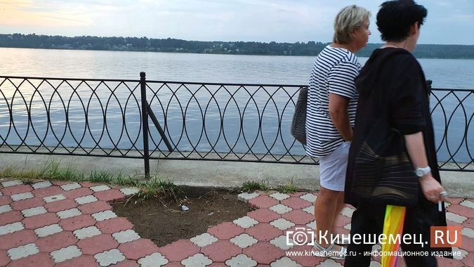 На нижней набережной Волжского бульвара вот-вот рухнет ограждение фото 3