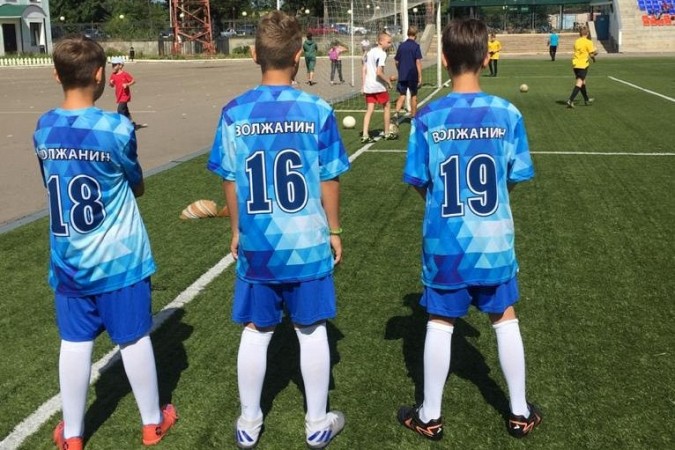Кинешемские футболисты получили новую спортивную форму и мячи фото 5