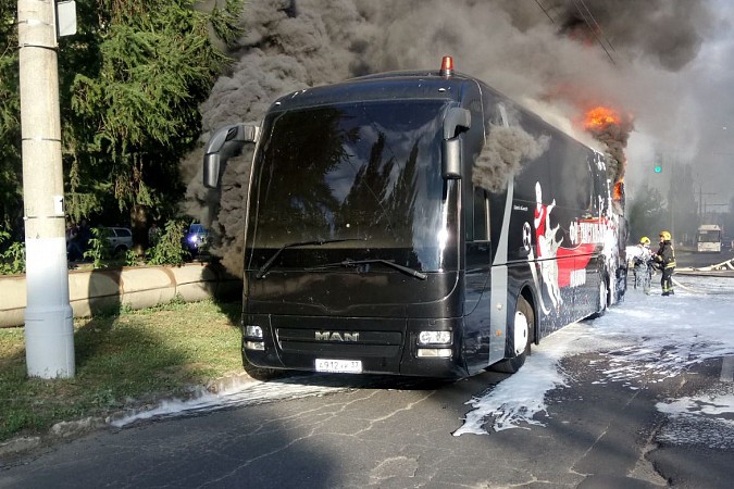 Во Владимире сгорел автобус ивановского футбольного клуба «Текстильщик» фото 3